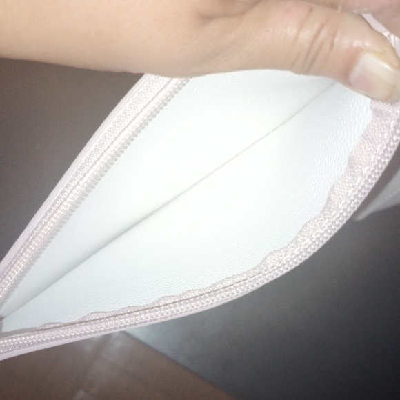 Tommy Bahama handbag - Picture 5 of 16